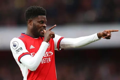 بعد إيقاف بوجبا وفاجيولي.. يوفنتوس يتحرك لضم نجم أرسنال